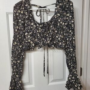 🐸$2🐸Floral Crop Blouse